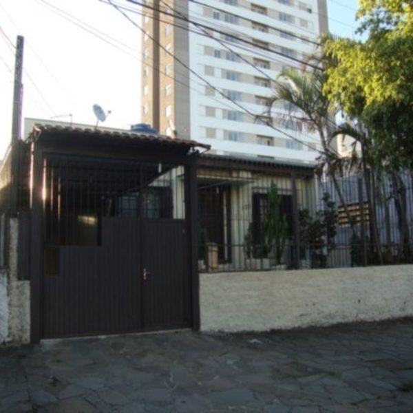 Casa à venda com 220m², 3 quartos, 2 vagas no bairro Glória em Porto Alegre - Foto 1