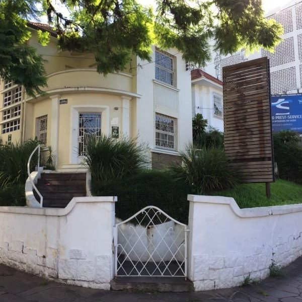 Casa à venda com 485m², 5 quartos, 1 suíte, 1 vaga no bairro Petrópolis em Porto Alegre - Foto 1