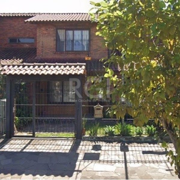 Casa à venda com 118m², 3 quartos, 1 suíte, 2 vagas no bairro Cristal em Porto Alegre - Foto 1