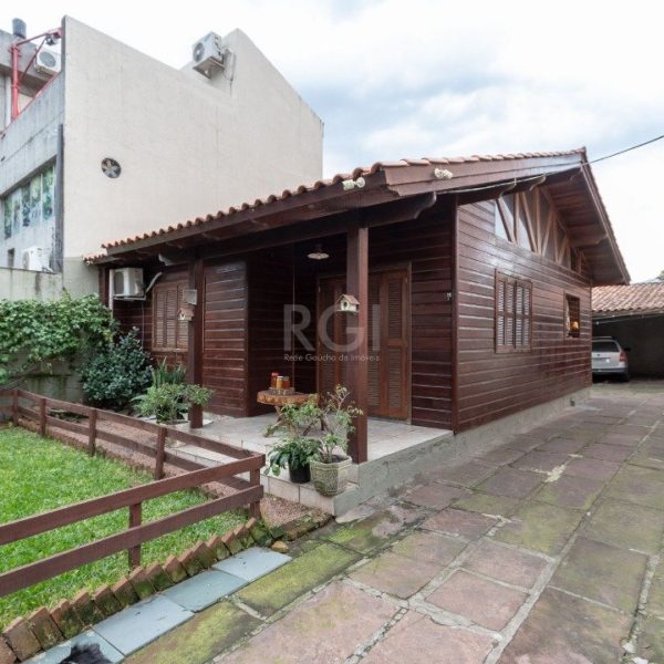 Casa à venda com 54m², 2 quartos, 4 vagas no bairro Cristal em Porto Alegre - Foto 1