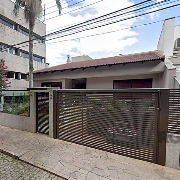 Casa à venda com 350m², 4 quartos, 1 suíte, 3 vagas no bairro Auxiliadora em Porto Alegre - Foto 1