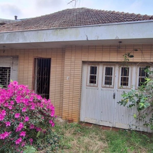 Casa à venda com 211m², 4 quartos, 2 vagas no bairro Jardim do Salso em Porto Alegre - Foto 1