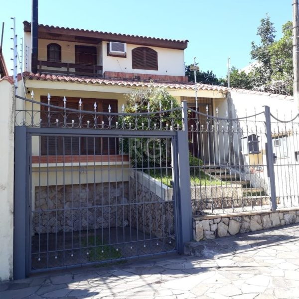 Casa à venda com 184m², 3 quartos, 1 suíte, 1 vaga no bairro Santo Antônio em Porto Alegre - Foto 1