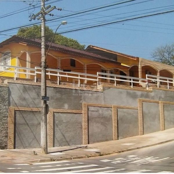 Casa à venda com 400m², 7 quartos, 1 suíte, 2 vagas no bairro Glória em Porto Alegre - Foto 1