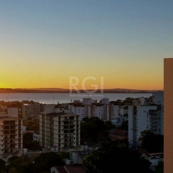 Apartamento à venda com 143m², 3 quartos, 1 suíte, 2 vagas no bairro Tristeza em Porto Alegre - Foto 1