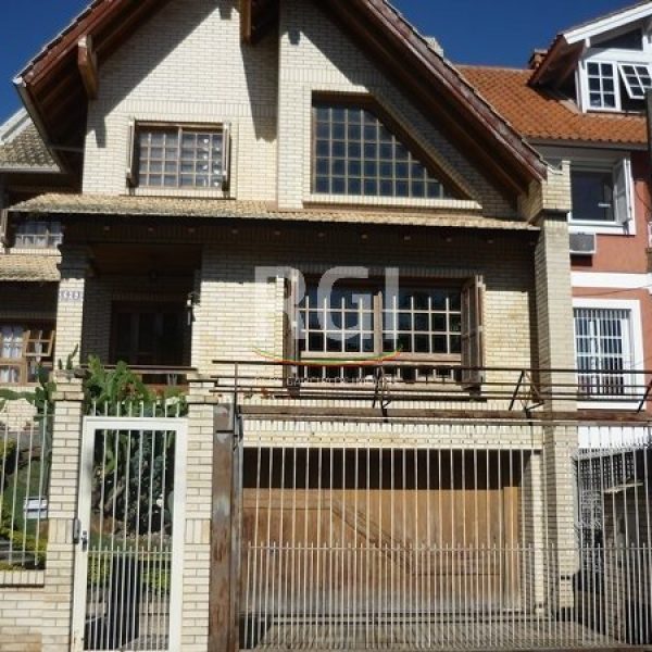 Casa à venda com 240m², 3 quartos, 1 suíte, 4 vagas no bairro Tristeza em Porto Alegre - Foto 1