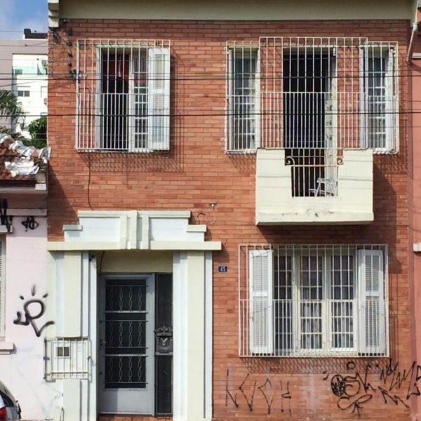 Casa à venda com 80m², 3 quartos no bairro Medianeira em Porto Alegre - Foto 1