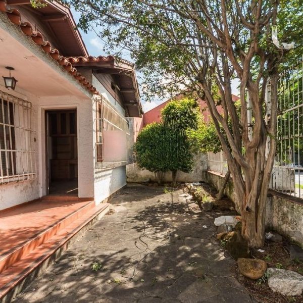 Casa à venda com 169m², 4 quartos, 3 vagas no bairro Medianeira em Porto Alegre - Foto 1