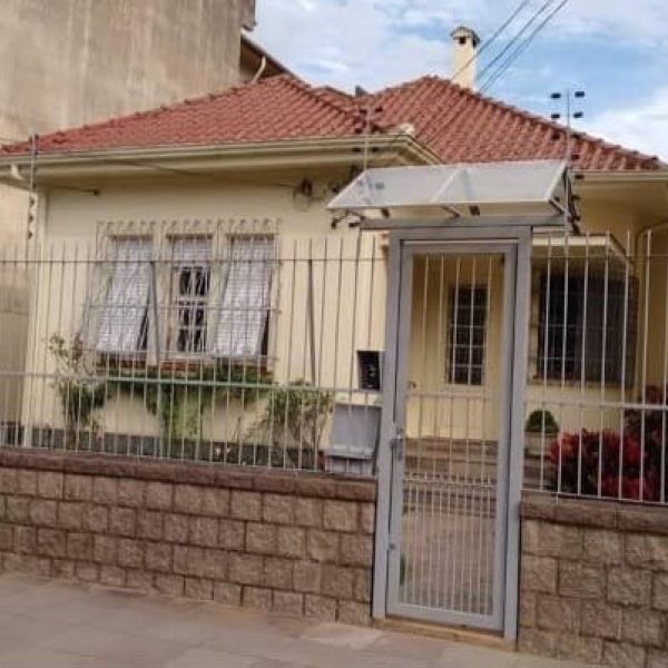 Casa à venda com 399m², 3 quartos, 1 suíte, 5 vagas no bairro Menino Deus em Porto Alegre - Foto 1