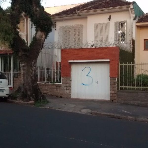 Casa à venda com 400m², 3 quartos, 1 suíte, 2 vagas no bairro Glória em Porto Alegre - Foto 1