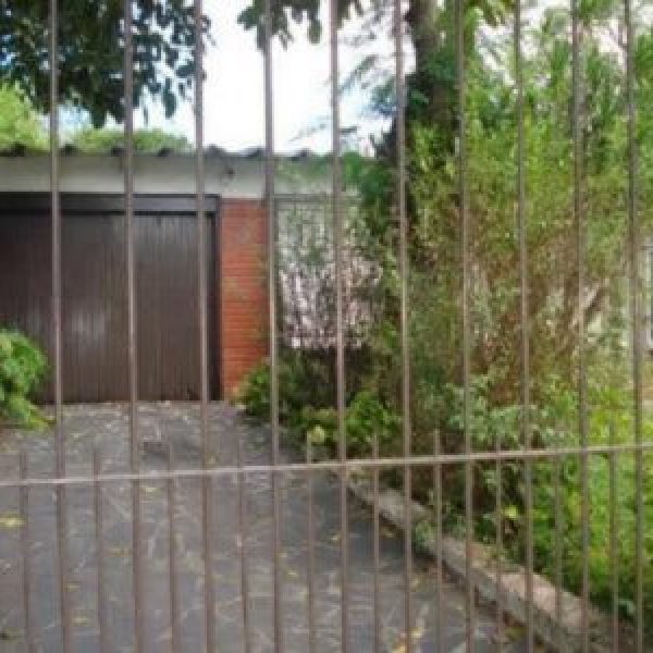 Casa à venda com 620m², 4 quartos, 3 vagas no bairro Tristeza em Porto Alegre - Foto 1