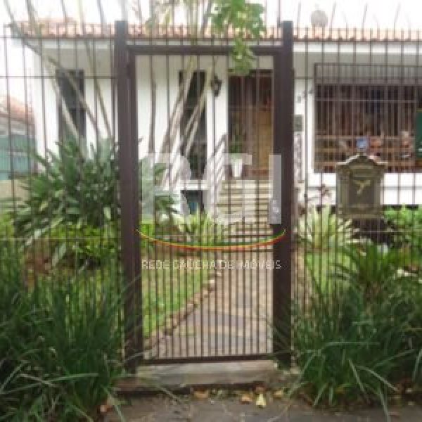 Casa à venda com 330m², 4 quartos, 2 vagas no bairro Glória em Porto Alegre - Foto 1