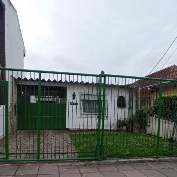 Casa à venda com 272m², 3 quartos, 2 suítes, 10 vagas no bairro Partenon em Porto Alegre - Foto 1