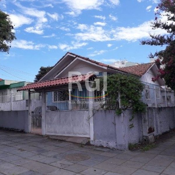 Casa à venda com 90m², 4 quartos, 3 vagas no bairro Cristal em Porto Alegre - Foto 1