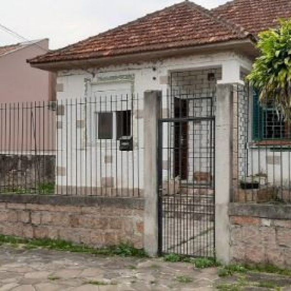 Casa à venda com 135m², 3 quartos, 1 suíte, 5 vagas no bairro Ipanema em Porto Alegre - Foto 1