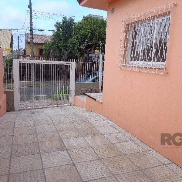 Casa à venda com 80m², 2 quartos, 2 vagas no bairro Vila Ipiranga em Porto Alegre - Foto 1