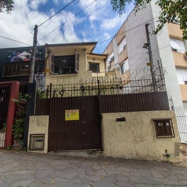 Casa à venda com 148m², 3 quartos, 1 suíte, 2 vagas no bairro Floresta em Porto Alegre - Foto 1