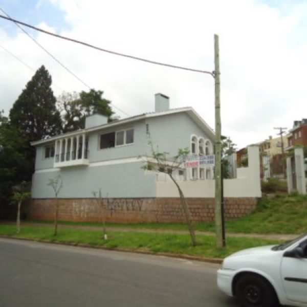 Casa à venda com 350m², 4 quartos, 1 suíte, 4 vagas no bairro Chácara das Pedras em Porto Alegre - Foto 1