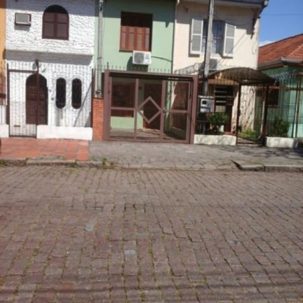 Casa à venda com 92m², 2 quartos, 1 suíte, 1 vaga no bairro Santana em Porto Alegre - Foto 1