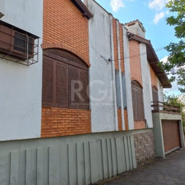 Casa à venda com 369m² no bairro Chácara das Pedras em Porto Alegre - Foto 1