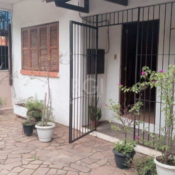 Casa à venda com 210m², 4 quartos, 2 vagas no bairro Petrópolis em Porto Alegre - Foto 1