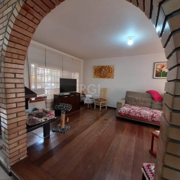 Casa à venda com 262m², 3 quartos, 1 suíte, 6 vagas no bairro Auxiliadora em Porto Alegre - Foto 1