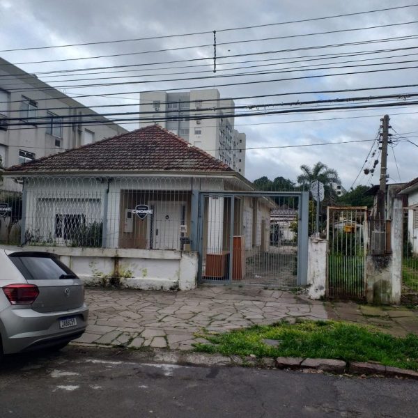 Casa à venda com 140m², 3 quartos, 3 vagas no bairro Azenha em Porto Alegre - Foto 1