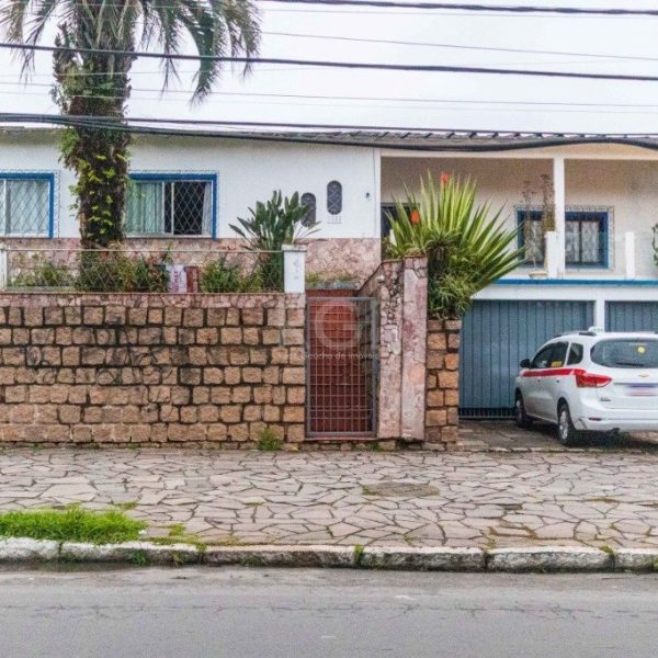 Casa à venda com 240m², 3 quartos, 1 suíte, 3 vagas no bairro Cristal em Porto Alegre - Foto 1