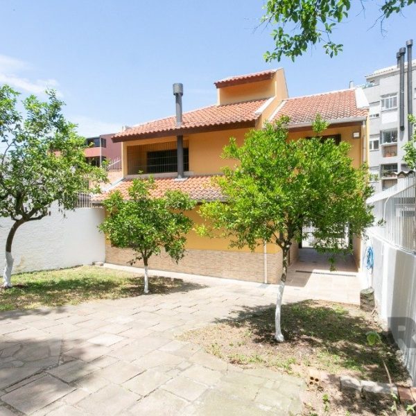 Casa à venda com 265m², 5 quartos, 1 suíte, 3 vagas no bairro Jardim Carvalho em Porto Alegre - Foto 1