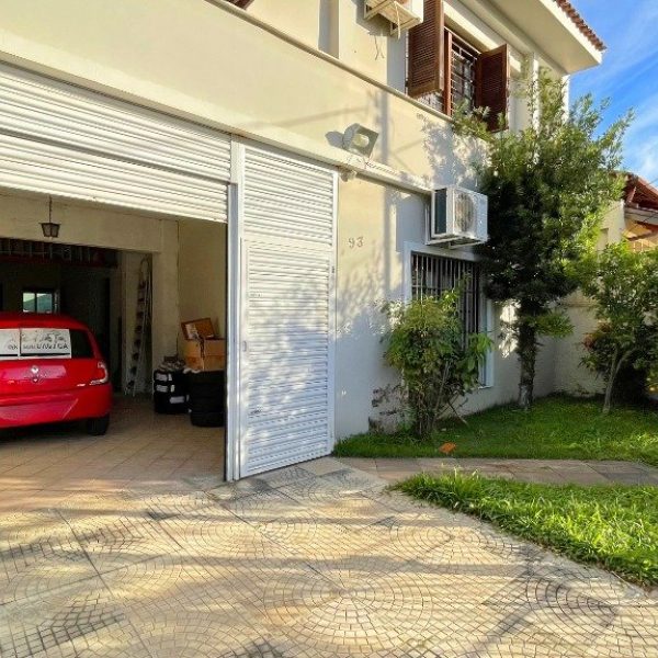 Casa à venda com 206m², 4 quartos, 1 suíte, 4 vagas no bairro Glória em Porto Alegre - Foto 1