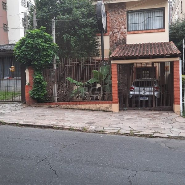 Casa à venda com 347m², 5 quartos, 2 suítes, 3 vagas no bairro São João em Porto Alegre - Foto 1