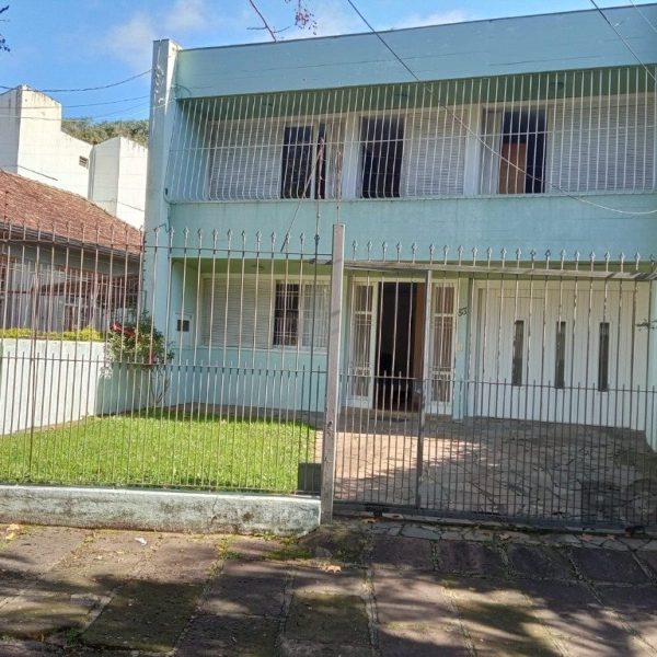 Casa à venda com 330m², 4 quartos, 1 suíte, 3 vagas no bairro Santo Antônio em Porto Alegre - Foto 1